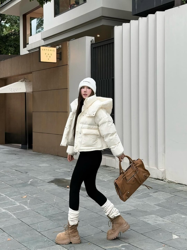 Giữ ấm mà vẫn thời thượng với bộ đôi áo phao và mũ len- Ảnh 3. Giữ ấm mà vẫn thời thượng với bộ đôi áo phao và mũ len- Ảnh 3.