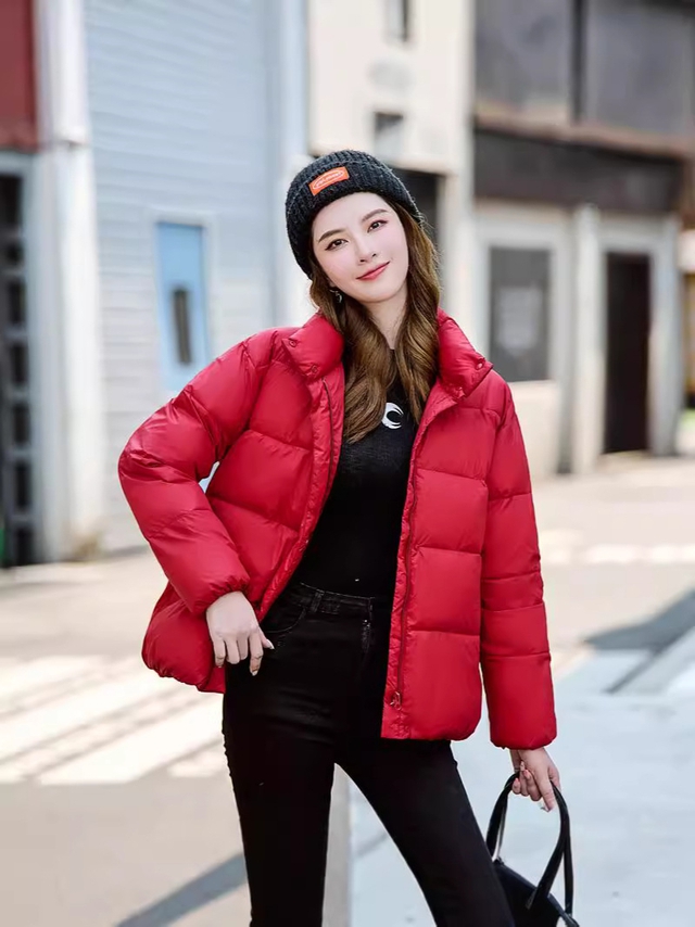 Giữ ấm mà vẫn thời thượng với bộ đôi áo phao và mũ len- Ảnh 8. Giữ ấm mà vẫn thời thượng với bộ đôi áo phao và mũ len- Ảnh 8.