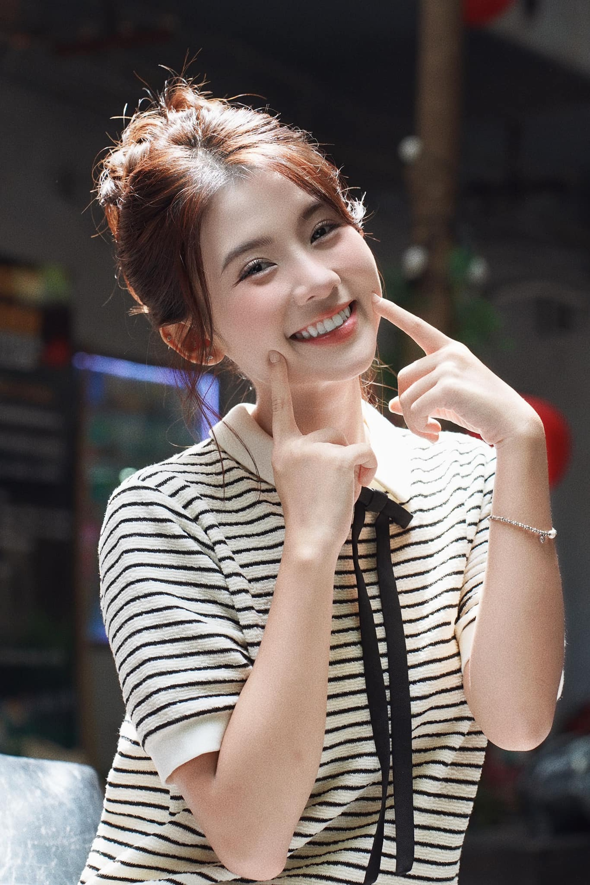 Nhan sắc xinh xắn, ngọt ngào của diễn viên Quỳnh Trang phủ sóng phim  VTV - 4