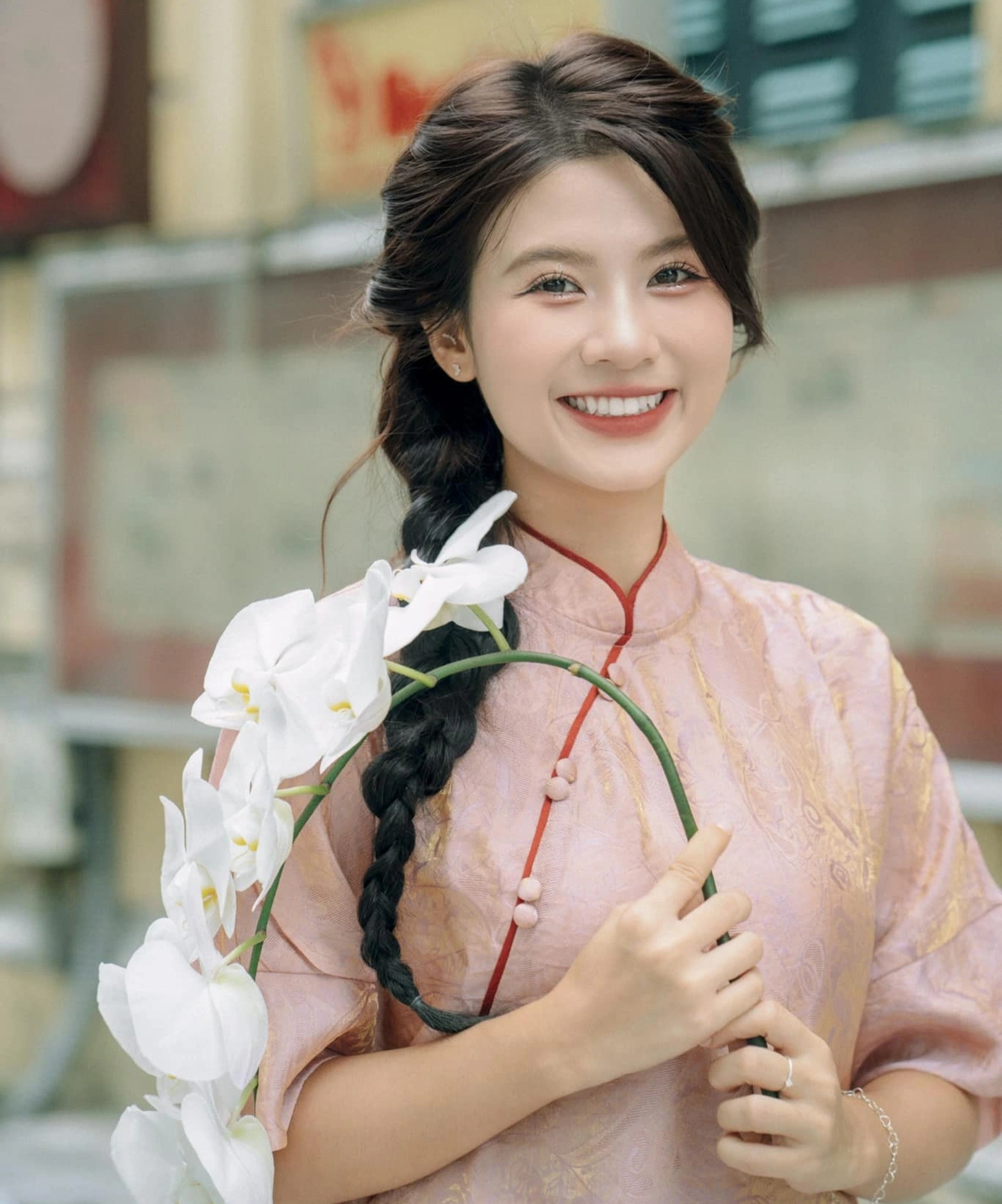 Nhan sắc xinh xắn, ngọt ngào của diễn viên Quỳnh Trang phủ sóng phim  VTV - 13