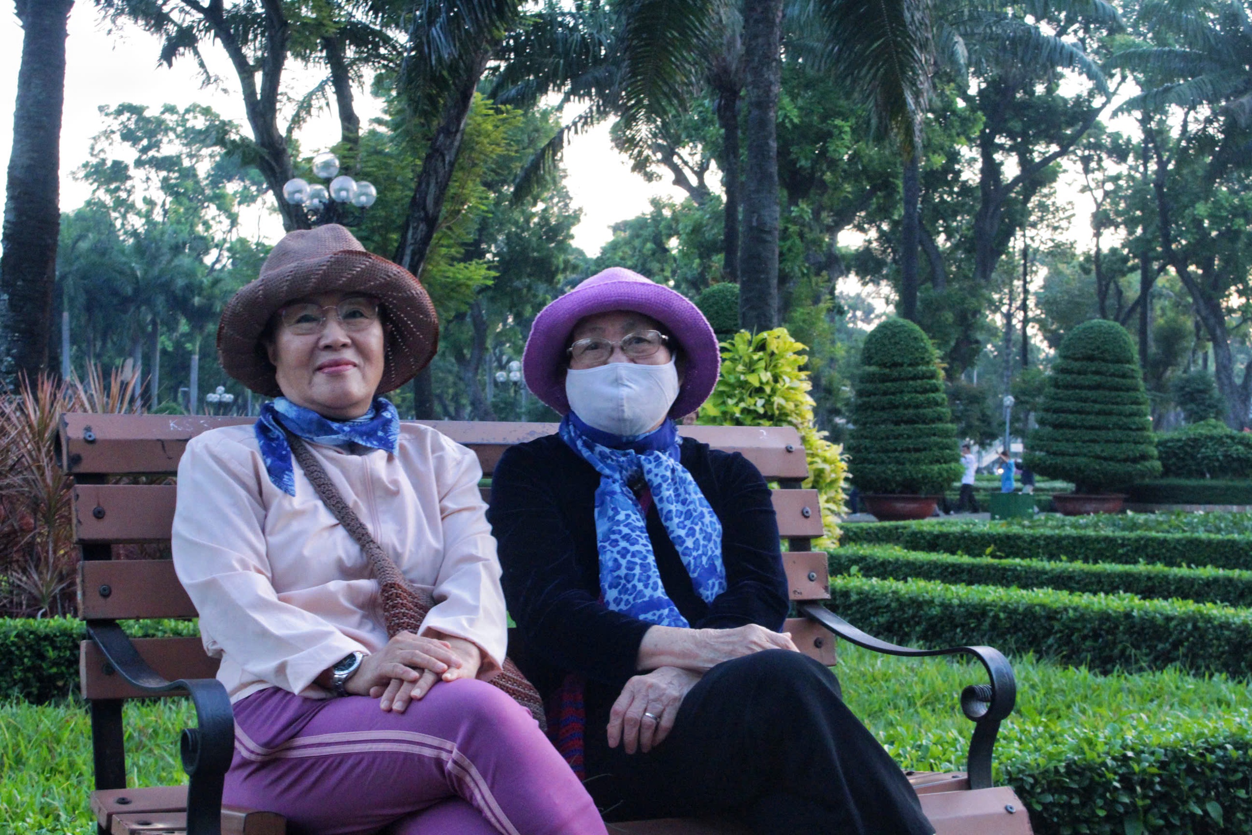 Người dân TP.HCM co ro trong cái lạnh 17 độ Chiếm thấy   - Ảnh 5.