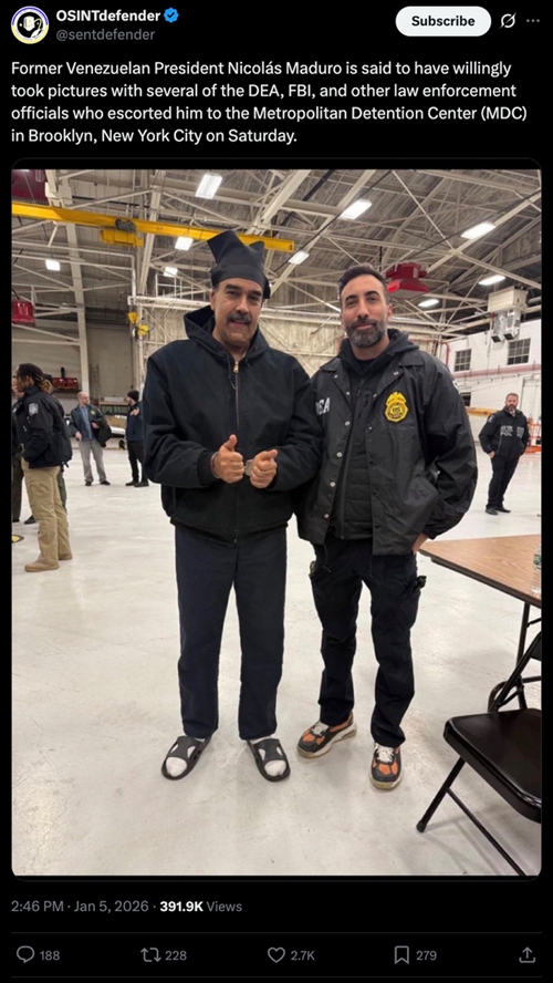 Lan truyền bức ảnh Tổng thống Venezuela 'giơ ngón cái' khi chụp ảnh cùng quan chức Mỹ 2 Venezuela - Ảnh 2.