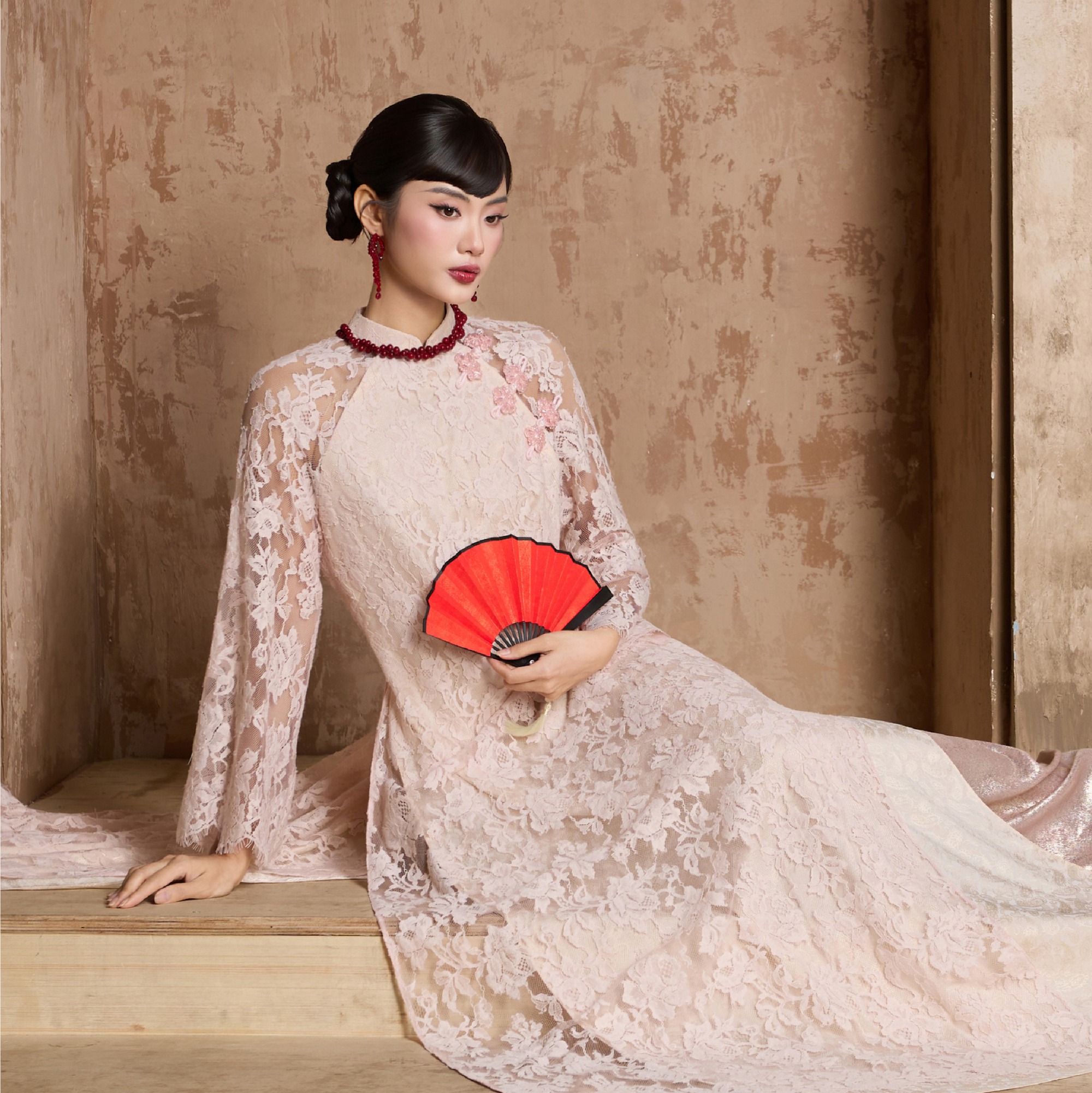 Vì sao áo dài ren được dự đoán là “át chủ bài” mùa Tết 2026?- Ảnh 12.