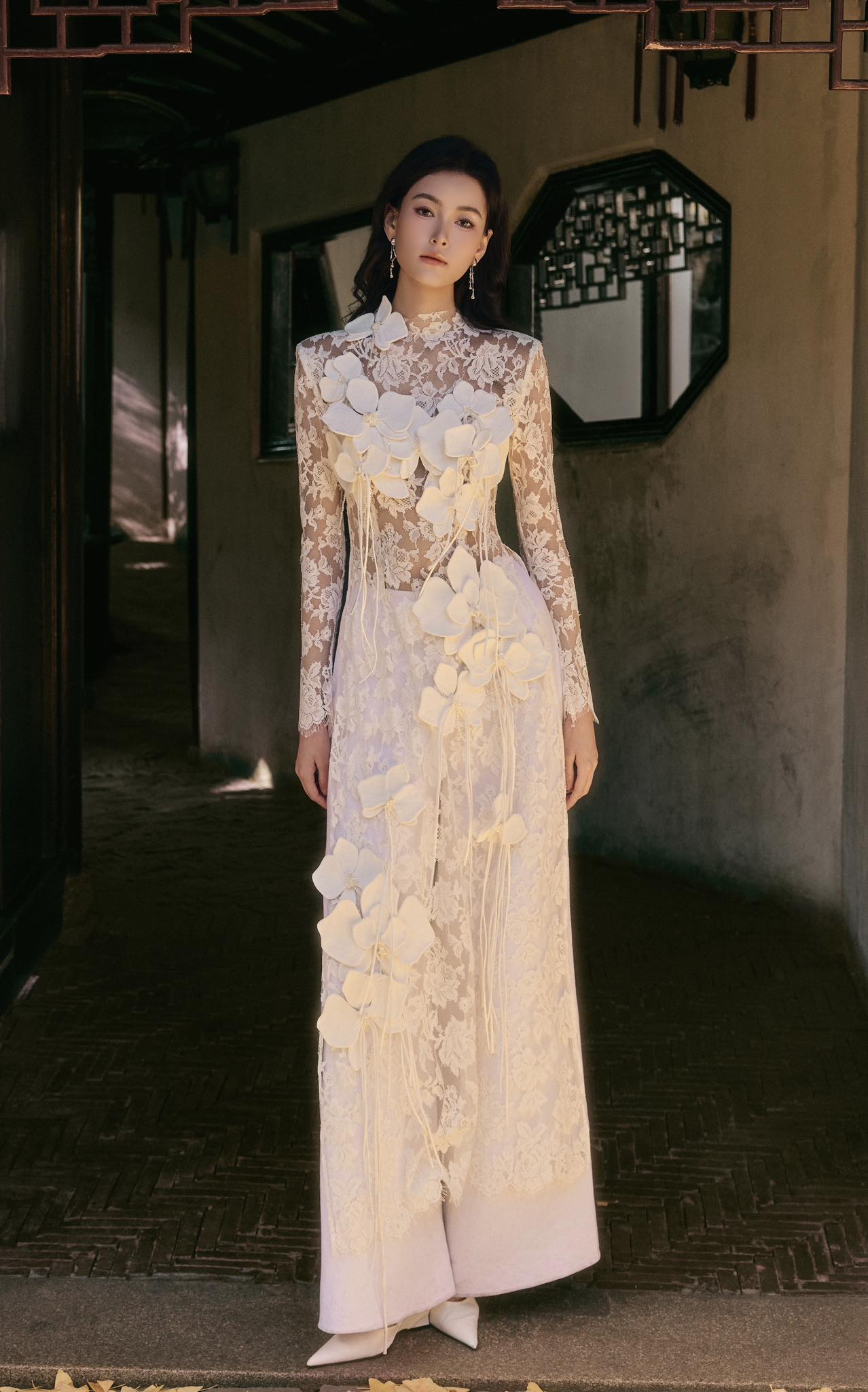 Vì sao áo dài ren được dự đoán là “át chủ bài” mùa Tết 2026?- Ảnh 24.