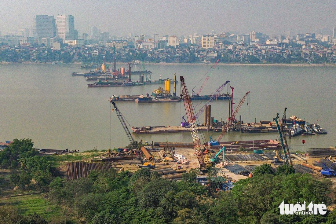 Công trường thi công cây cầu biểu tượng gần 16.000 tỉ ở trung tâm Hà Nội - Ảnh 2.