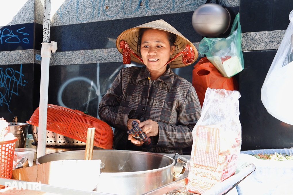 Hẻm ăn vặt Hai Bà Trưng nổi tiếng ở TPHCM đóng cửa sau 12 năm hoạt động - 2