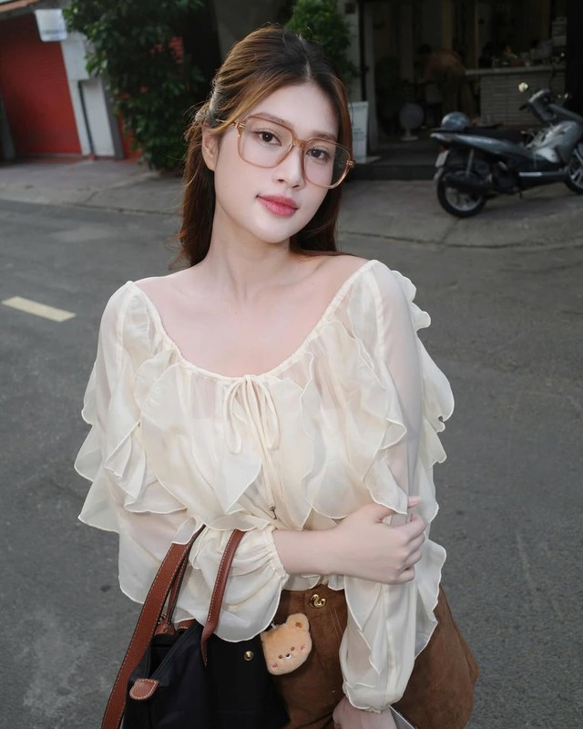 Phong cách lãng mạn 'gây thương nhớ' giữa phố thị 3 Phong cách lãng mạn 'gây thương nhớ' giữa phố thị - Ảnh 3.