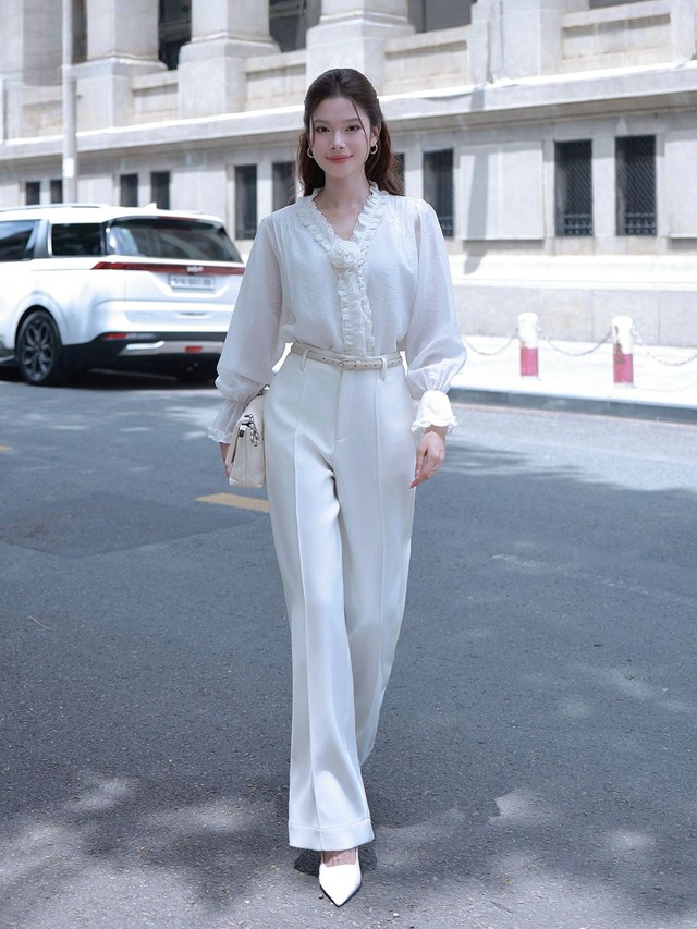 Phong cách lãng mạn 'gây thương nhớ' giữa phố thị 4 Phong cách lãng mạn 'gây thương nhớ' giữa phố thị - Ảnh 4.