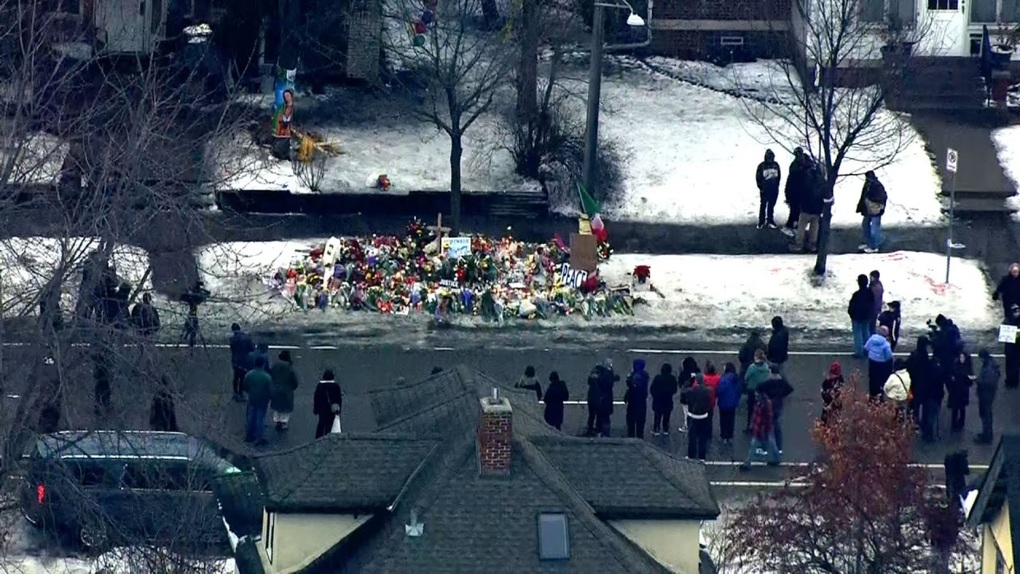 Dư luận Mỹ dậy sóng vụ đặc vụ di trú bắn người ở 2 bang - 2