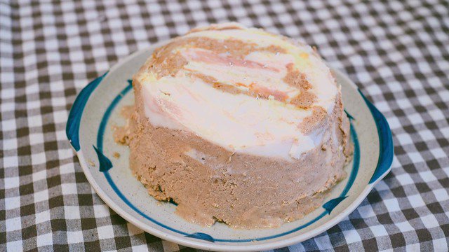 Pate nguội cho vào ngăn mát ăn dần, càng để ăn càng ngon. Ảnh HQ