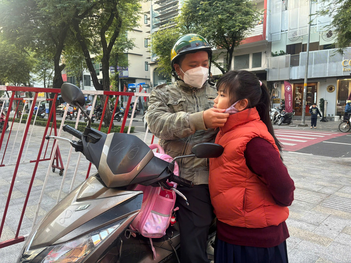 Chuyên gia: TP.HCM còn 2-3 đợt lạnh từ nay đến Tết Nguyên đán 2026- Ảnh 4.