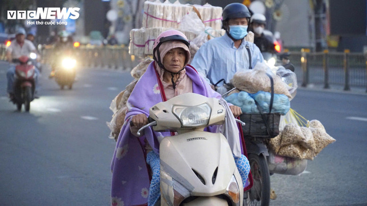 Chuyên gia: TP.HCM còn 2-3 đợt lạnh từ nay đến Tết Nguyên đán 2026- Ảnh 3.