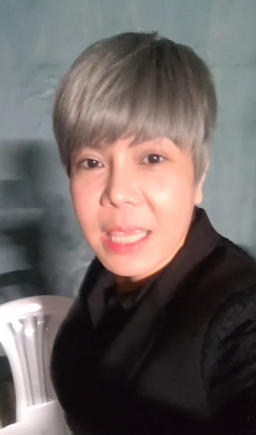 Việt Hương livestream để lộ hình ảnh lạ- Ảnh 2. Việt Hương livestream để lộ hình ảnh lạ- Ảnh 2.