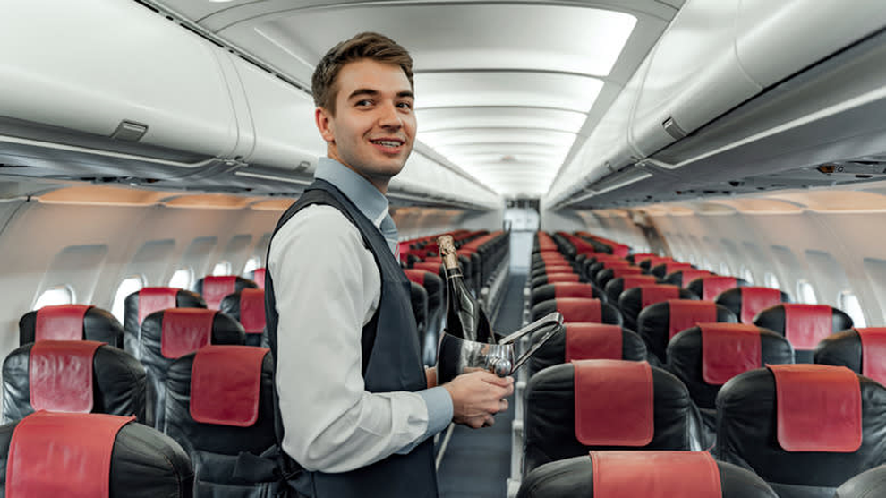 Indonesia: Giả tiếp viên hàng không, cô gái bị bắt ngay chuyến bay đầu tiên - 2