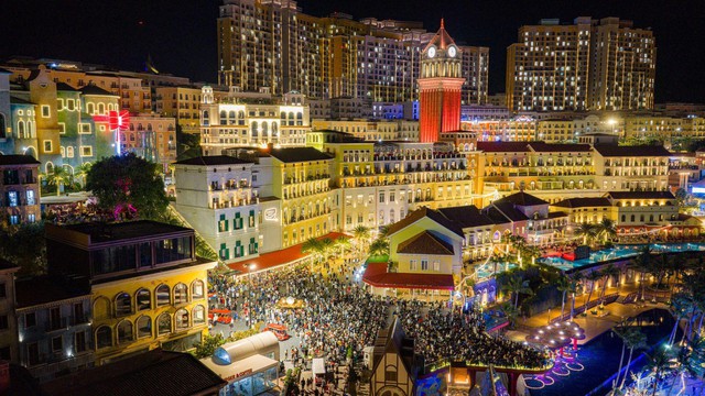 Khách quốc tế đổ bộ, tới Phú Quốc tưởng mình đi nước ngoài- Ảnh 2. Khách quốc tế đổ bộ, tới Phú Quốc tưởng mình đi nước ngoài- Ảnh 2.