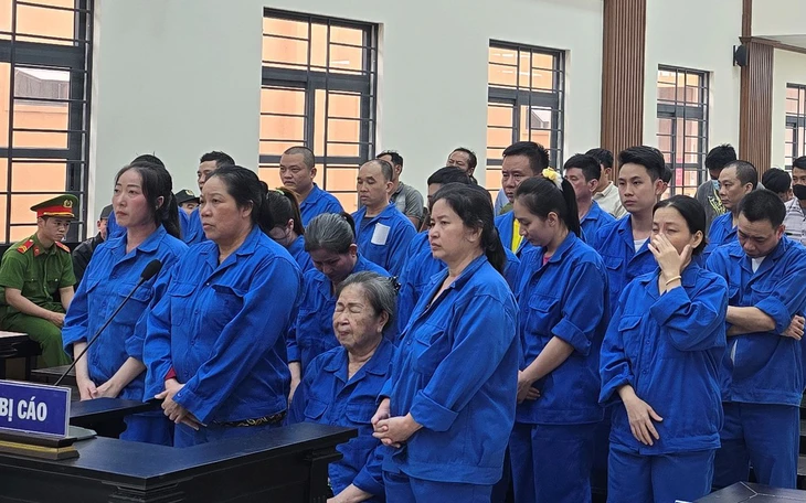 ‘Tú bà’ mại dâm Nguyễn Thị Xuyên bị đề nghị mức án từ 9-11 năm tù - Ảnh 4.