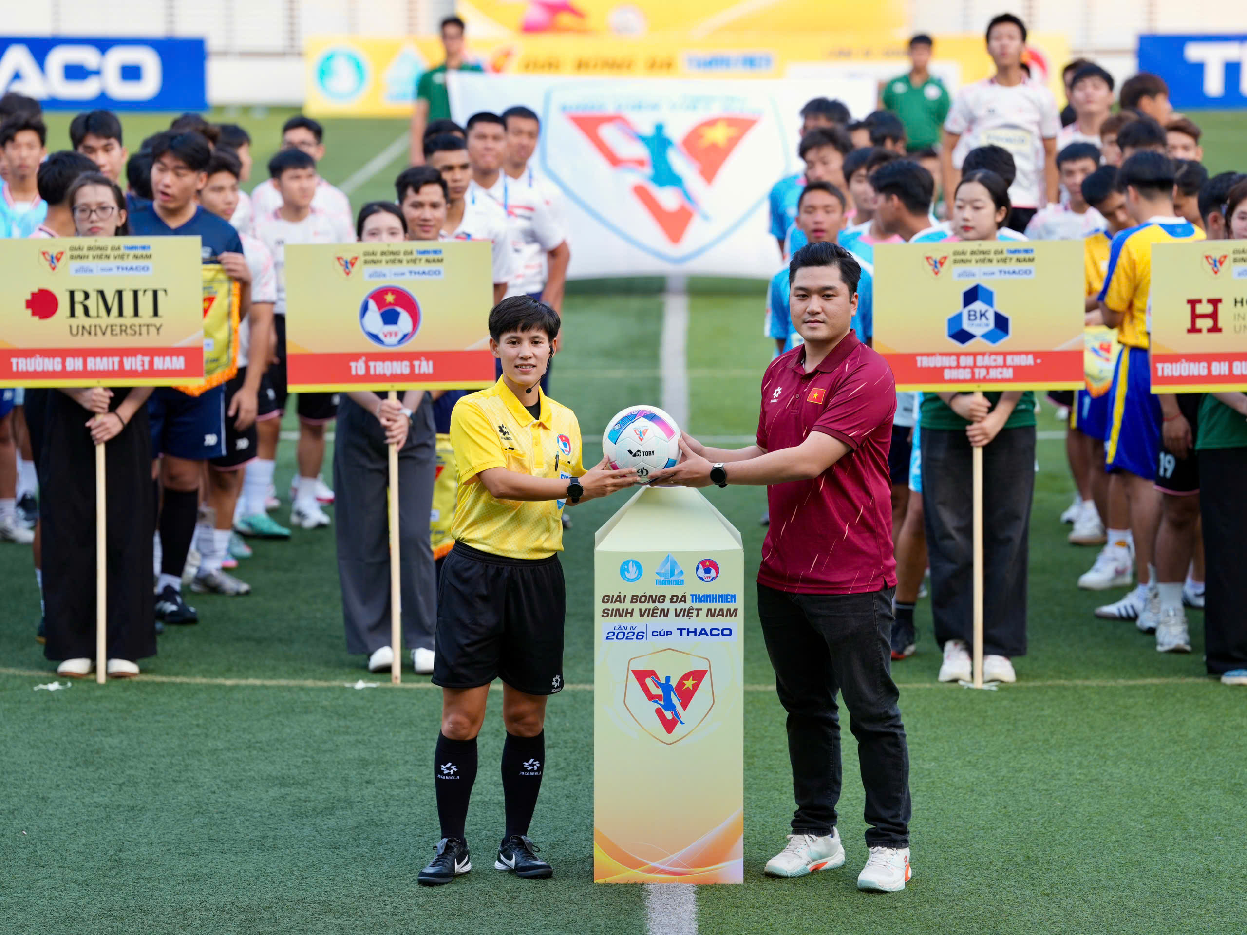 Rực rỡ lễ khai mạc TNSV THACO cup 2026: Ngày hội lớn đậm chất sinh viên, chuyên nghiệp và hấp dẫn- Ảnh 6. Rực rỡ lễ khai mạc TNSV THACO cup 2026: Ngày hội lớn đậm chất sinh viên, chuyên nghiệp và hấp dẫn- Ảnh 6.