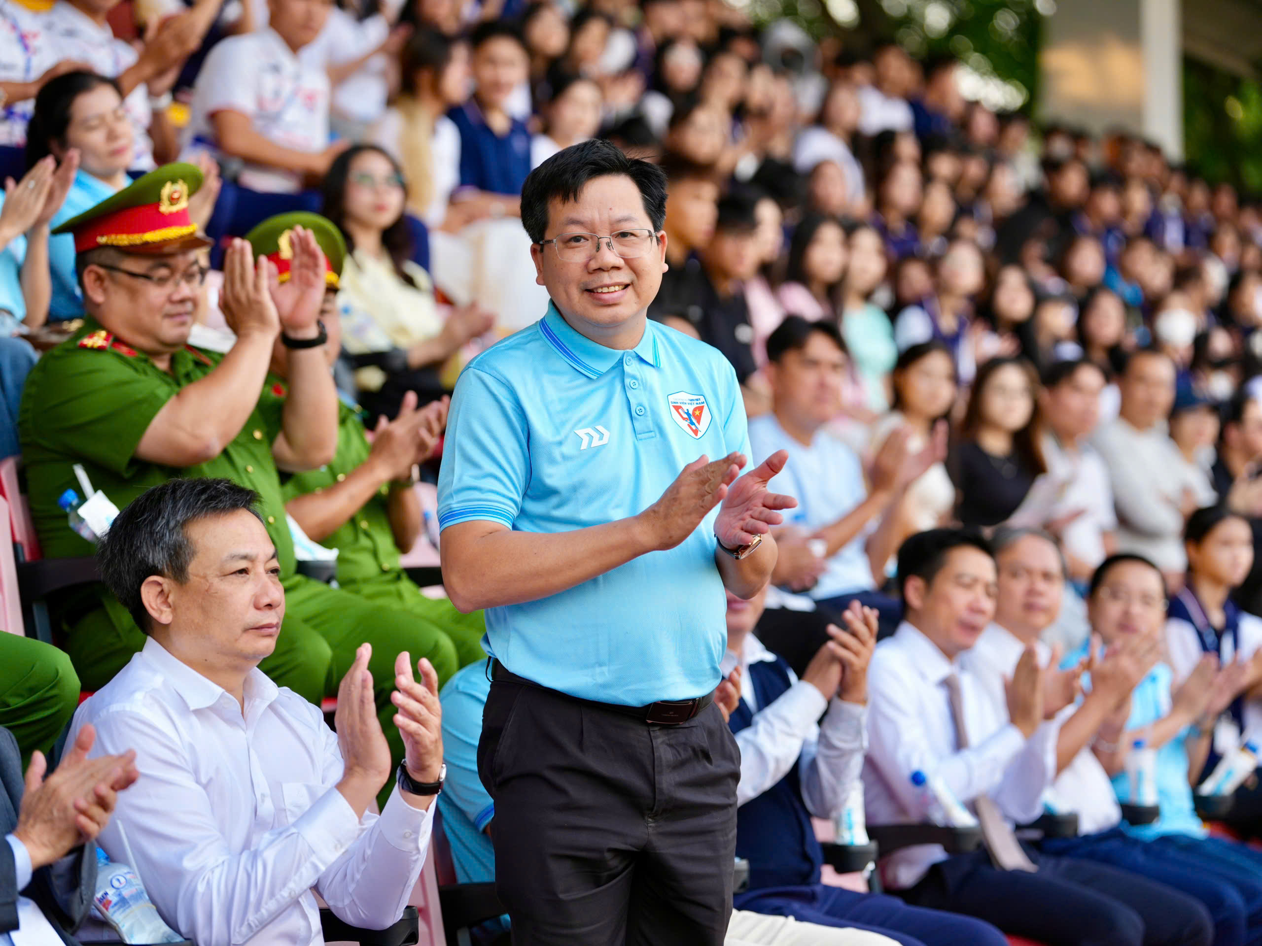 Rực rỡ lễ khai mạc TNSV THACO cup 2026: Ngày hội lớn đậm chất sinh viên, chuyên nghiệp và hấp dẫn- Ảnh 11. Rực rỡ lễ khai mạc TNSV THACO cup 2026: Ngày hội lớn đậm chất sinh viên, chuyên nghiệp và hấp dẫn- Ảnh 11.