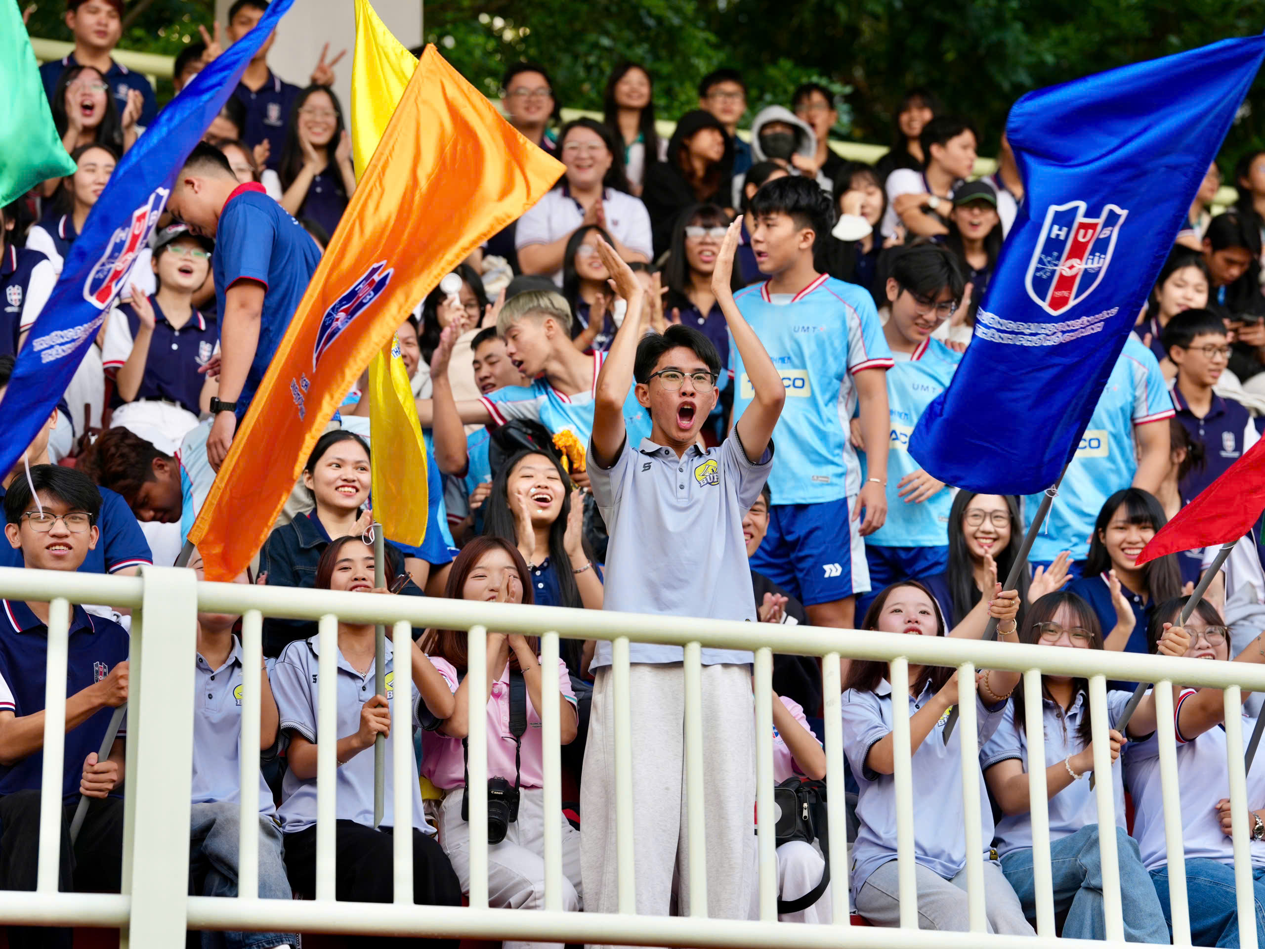 Rực rỡ lễ khai mạc TNSV THACO cup 2026: Ngày hội lớn đậm chất sinh viên, chuyên nghiệp và hấp dẫn- Ảnh 14. Rực rỡ lễ khai mạc TNSV THACO cup 2026: Ngày hội lớn đậm chất sinh viên, chuyên nghiệp và hấp dẫn- Ảnh 14.