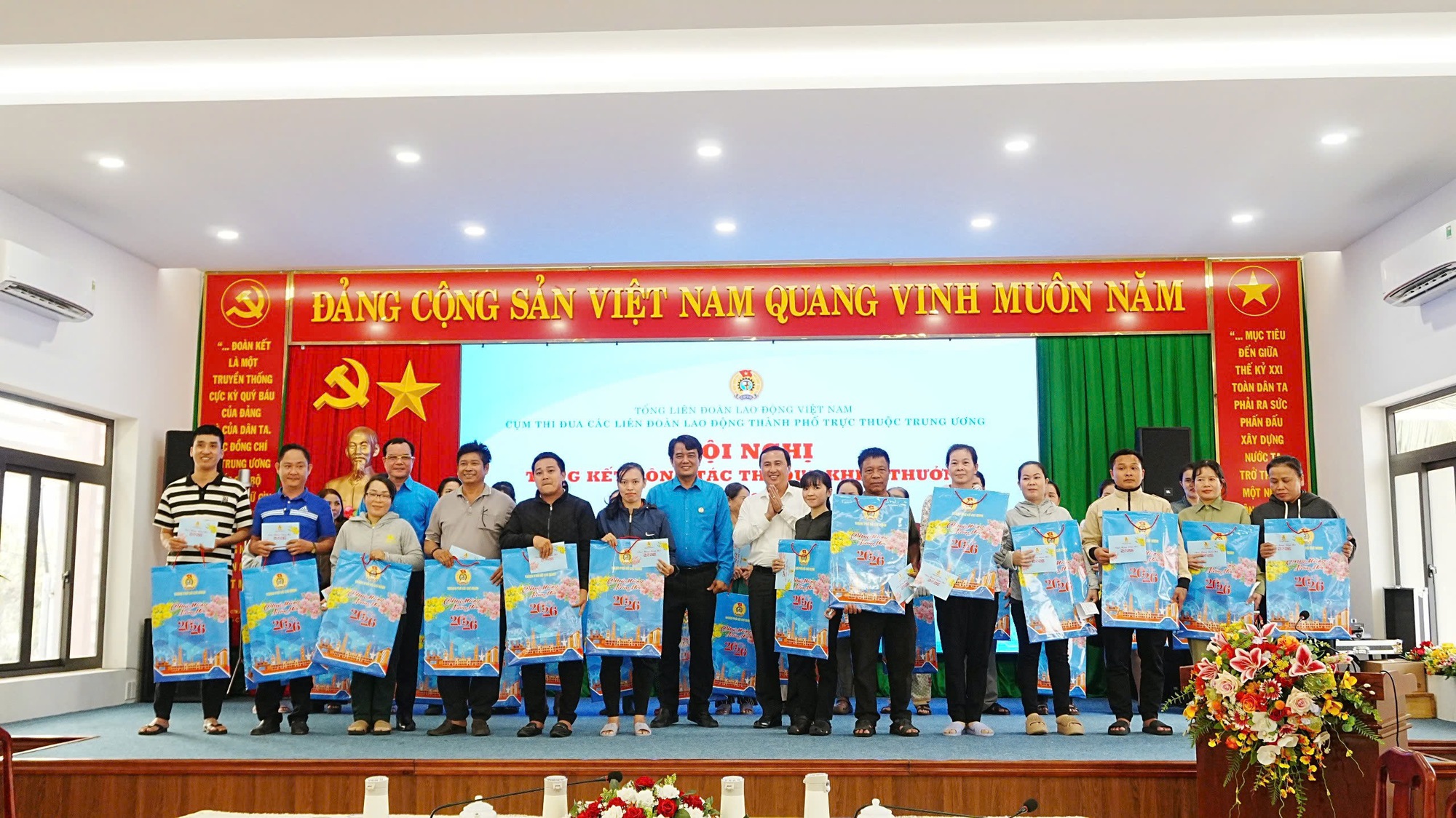 Hàng ngàn tỉ đồng chăm lo cho đoàn viên 7 Trên 4,1 triệu lượt đoàn viên - lao động được chăm lo trong năm 2025 - Ảnh 7.