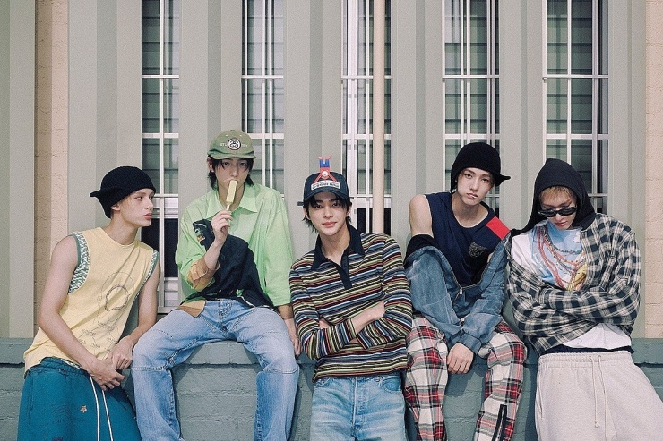 Từ trái qua: James, Juhoon, 18 tuổi, Keonho, 17 tuổi, Seonghyeon, 17 tuổi, và trưởng nhóm Martin, 18 tuổi. Ảnh: Instagram/ Cortis