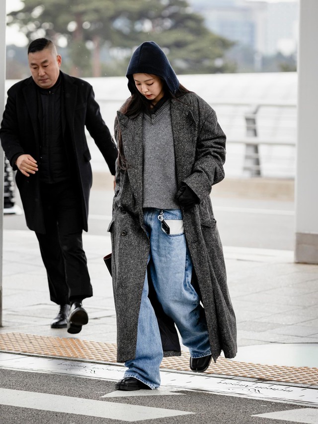 Jennie khiến truyền thông xốn xang cả 1 ngày, pha lựa đồ rõ nhiều ẩn ý- Ảnh 8.