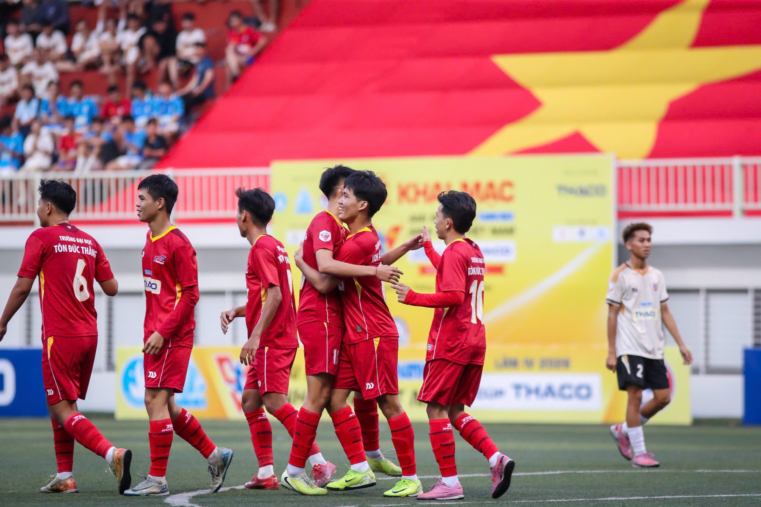 Những hình ảnh đẹp, tràn đầy năng lượng tại ngày khai mạc TNSV THACO cup 2026- Ảnh 2.