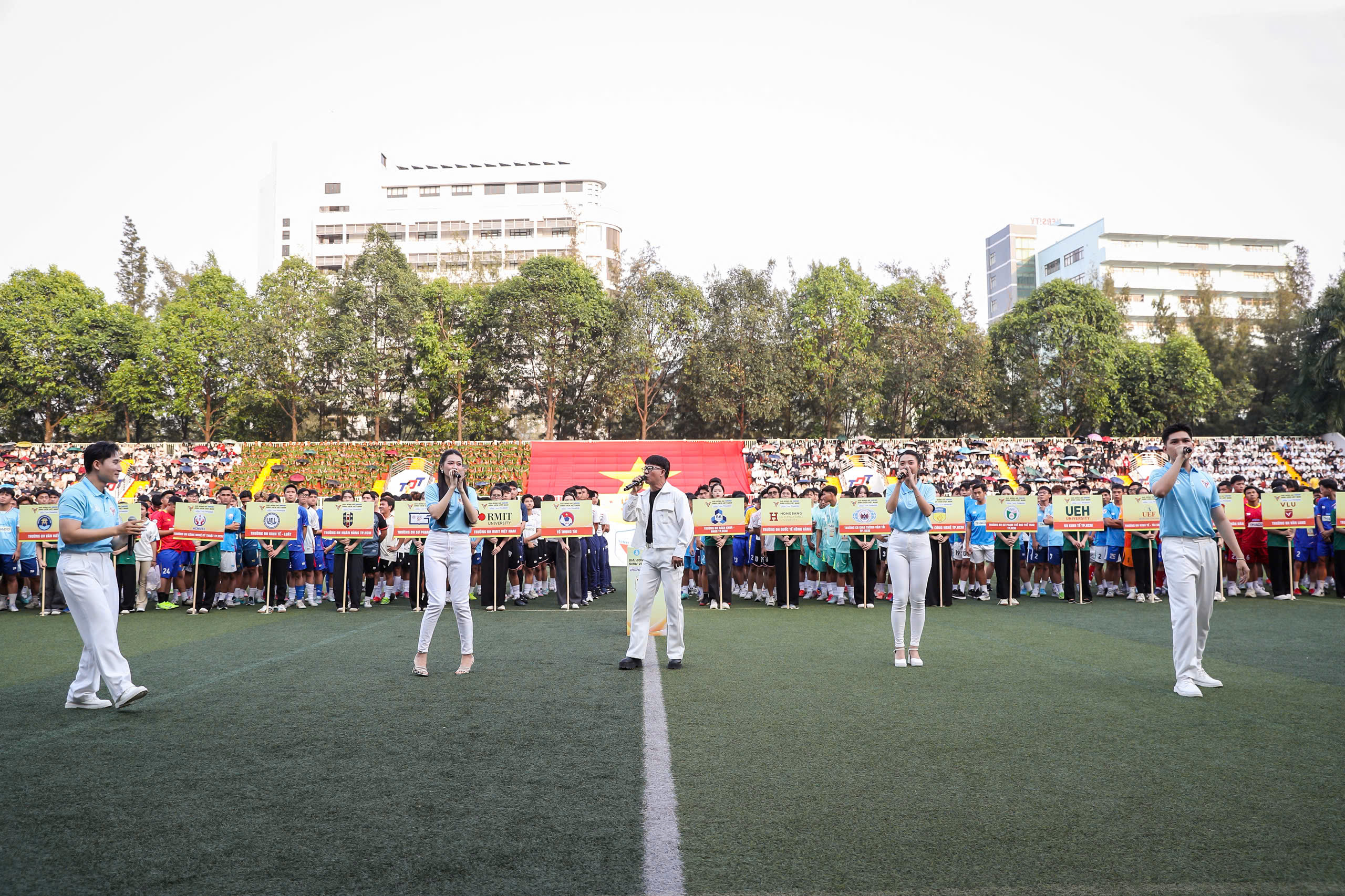 Những hình ảnh đẹp, tràn đầy năng lượng tại ngày khai mạc TNSV THACO cup 2026- Ảnh 11.