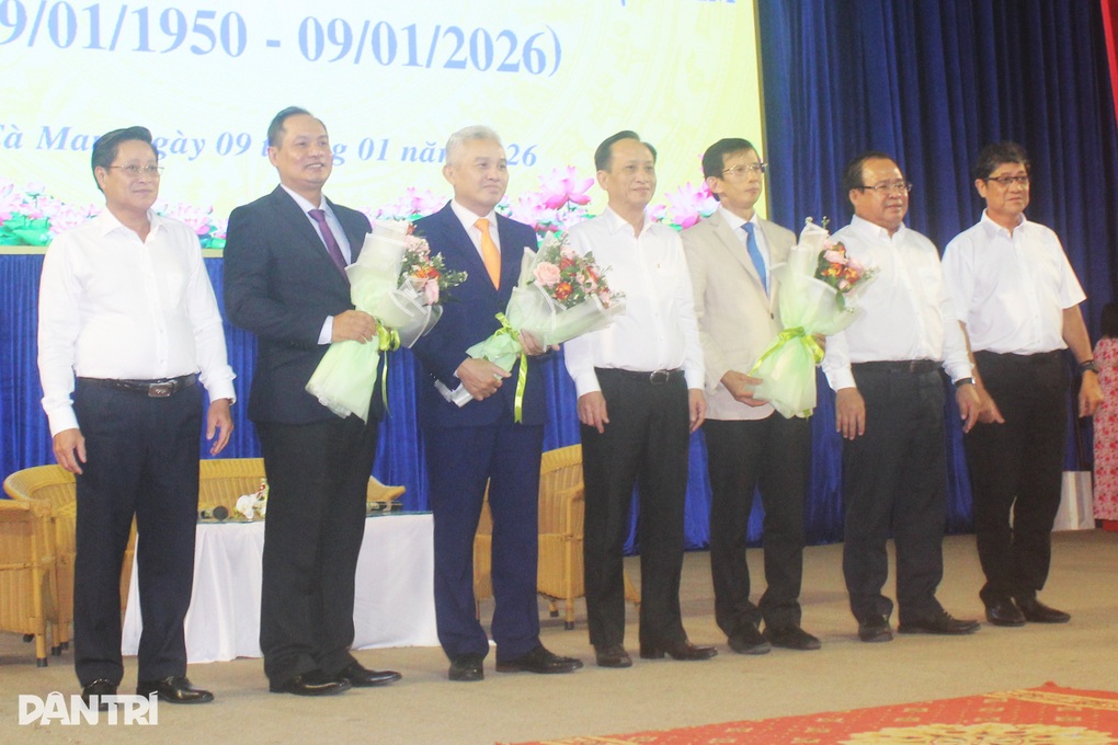 Phó Giáo sư: Sinh viên đừng bao giờ nghĩ đến việc nhẹ lương cao - 2