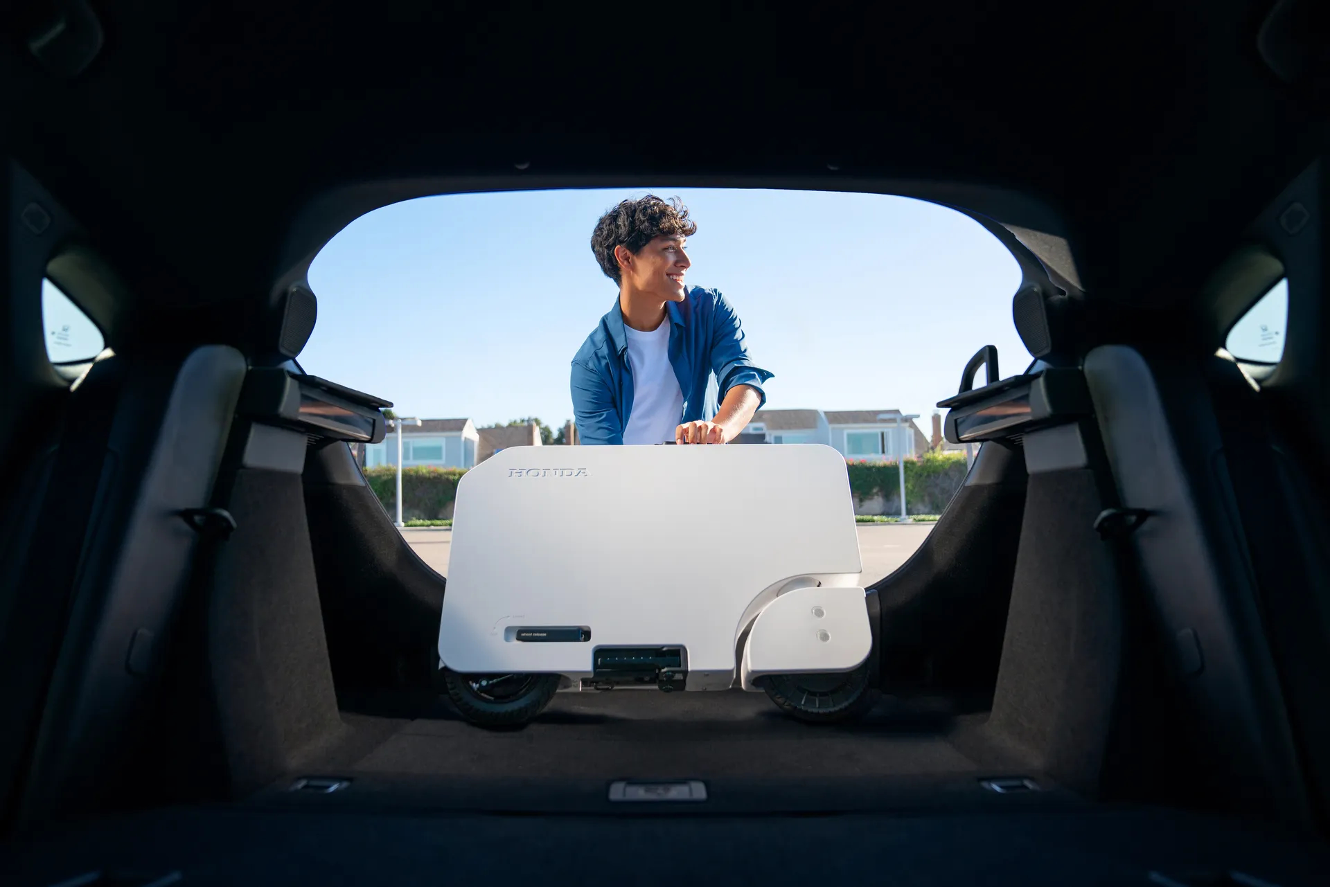 Xe máy điện gấp gọn như vali của Honda dự kiến về Việt Nam, giá bán ra sao?- Ảnh 2.