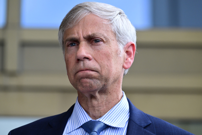 Luật sư Barry Pollack bên ngoài tòa án tại Quần đảo Bắc Mariana thuộc lãnh thổ Mỹ ở Thái Bình Dương hồi tháng 6/2024. Ảnh: AFP