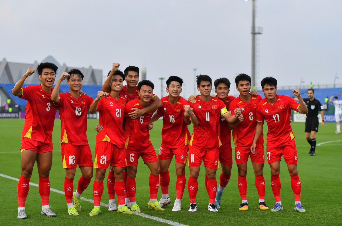 Cầu thủ Việt Nam mừng bàn mở tỷ số trên sân Prince Abdullah al-Faisal, Jeddah, Arab Saudi hôm 9/1. Ảnh: AFC