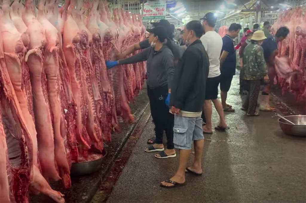 Vì sao giá trứng gà, thịt heo tăng mạnh? - Ảnh 1.