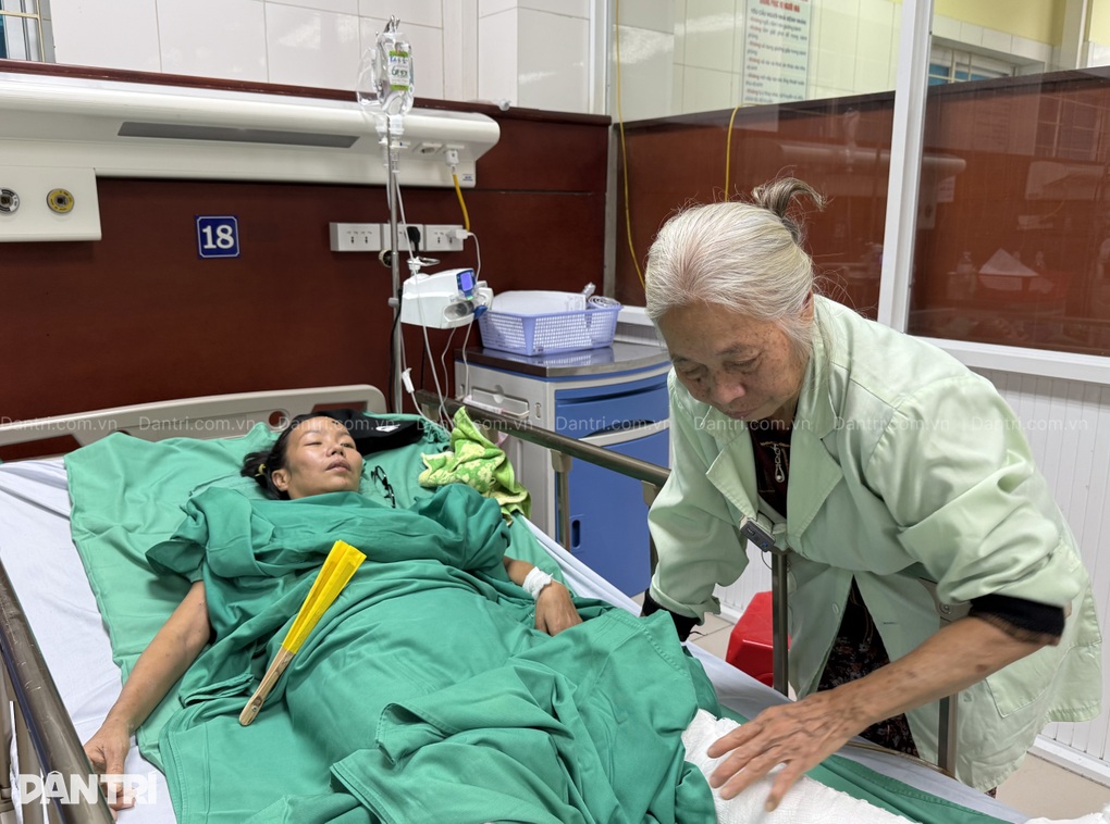 Mẹ già nghèo khó mong cộng đồng giúp con gái bất hạnh có cơ hội hồi phục - 2