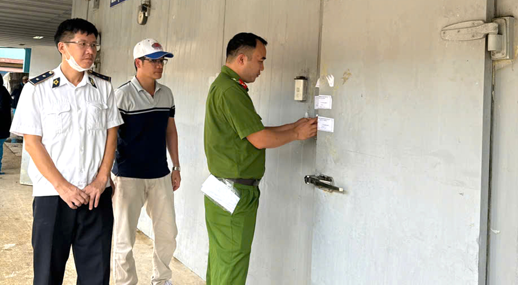 Đồ hộp hạ long - Ảnh 2.