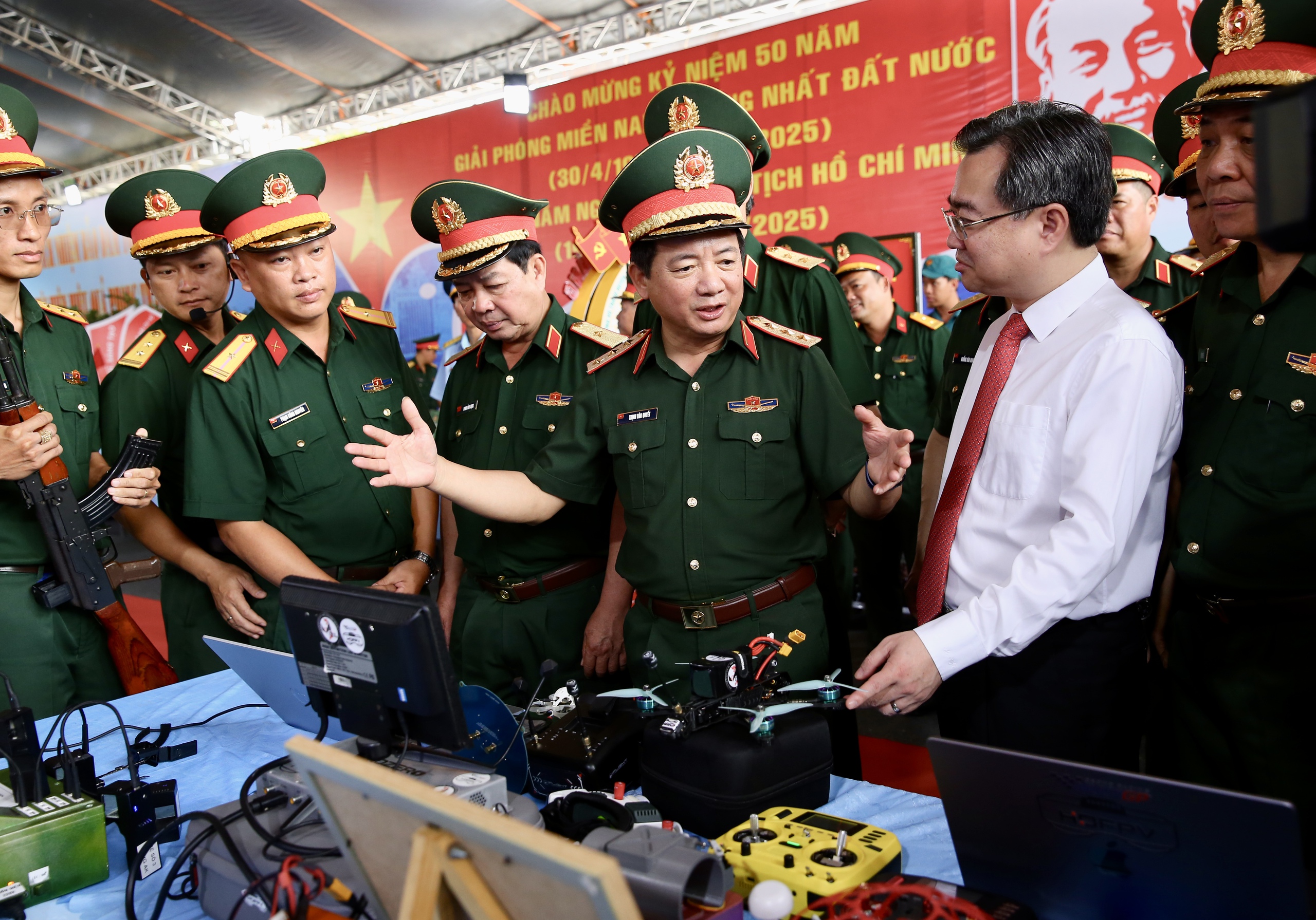 Hướng tới siêu đô thị quốc tế 31 10 DẤU ẤN NỔI BẬT CỦA TPHCM NĂM 2025 - Ảnh 67.