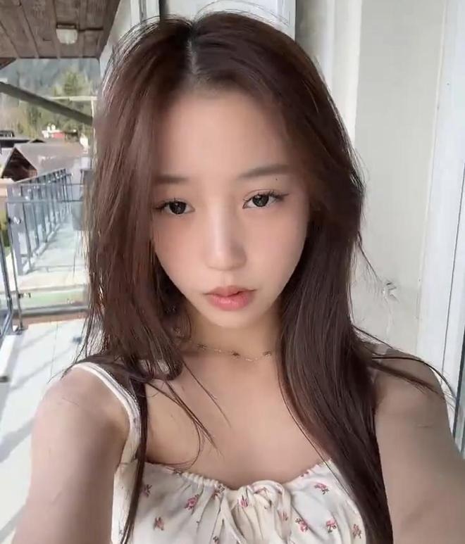 Con gái 16 tuổi của Triệu Vy đang làm gì với diện mạo của mình thế này?- Ảnh 3.