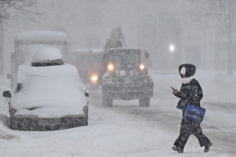 Moscow chìm trong bão tuyết: Giao thông tê liệt, hàng trăm chuyến bay bị ảnh hưởng- Ảnh 6.
