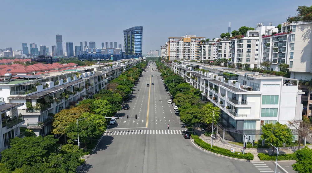 Những tòa nhà khang trang, hiện đại tại khu đô thị Sala đang góp phần làm thay đổi diện mạo Khu đô thị mới Thủ Thiêm. Ảnh: THUẬN VĂN thu-thiem-4.png