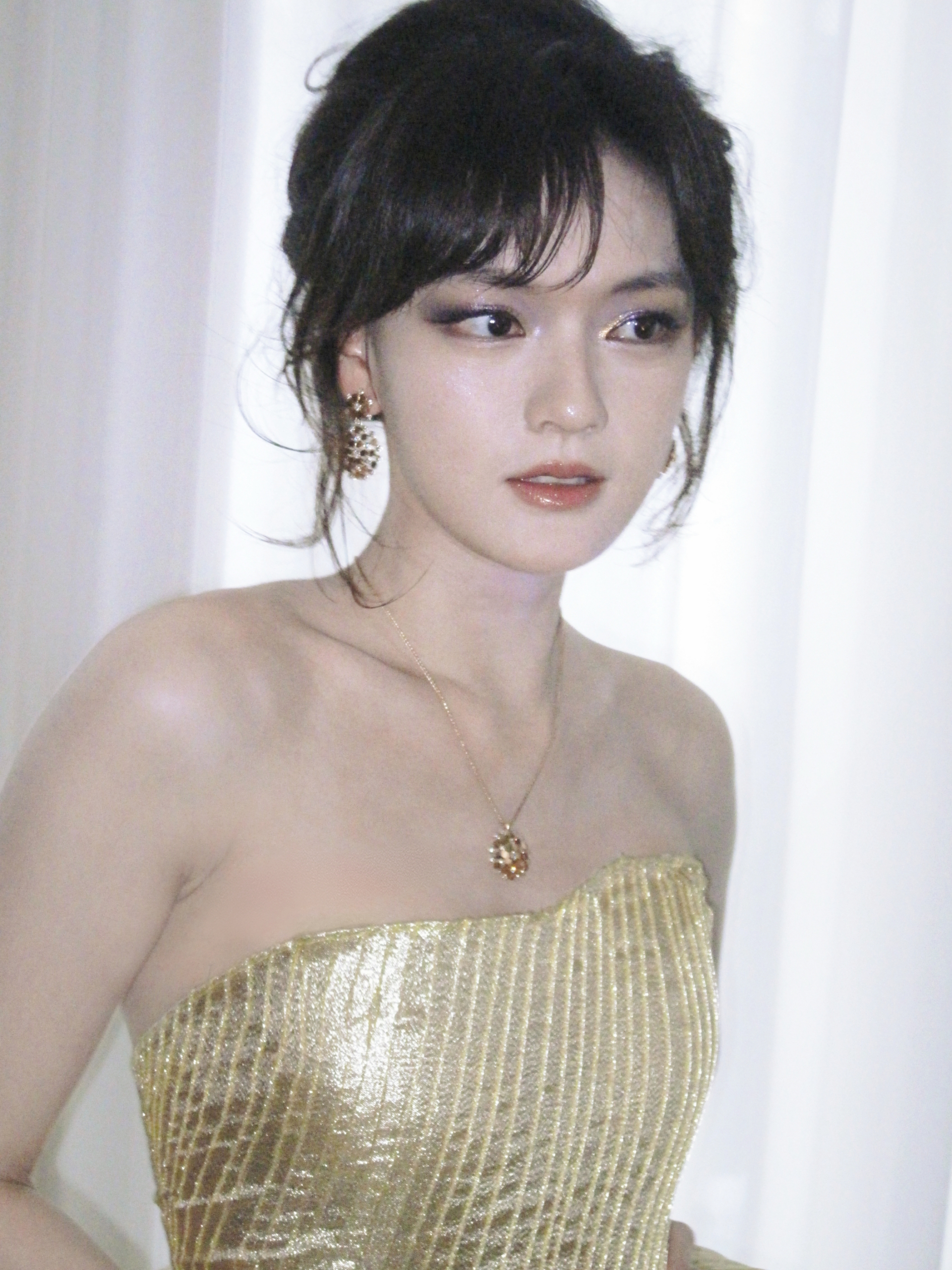 Clip sốc: Nàng thơ 2003 bị người đàn ông lạ mặt quấy rối, dồn vào góc tường trong rạp chiếu phim- Ảnh 2.