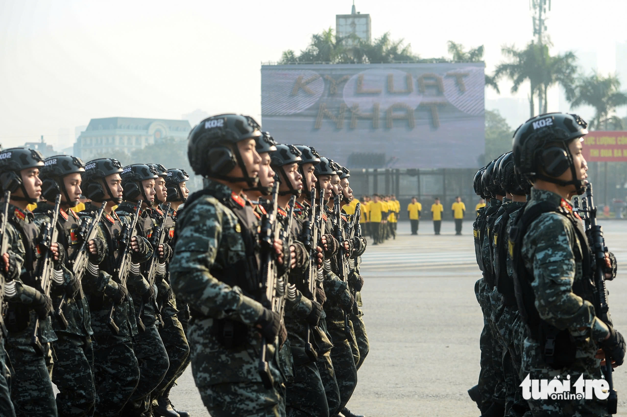 Cảnh sát phô diễn phá nổ mục tiêu, trấn áp tội phạm tại lễ xuất quân bảo vệ Đại hội Đảng - Ảnh 5.