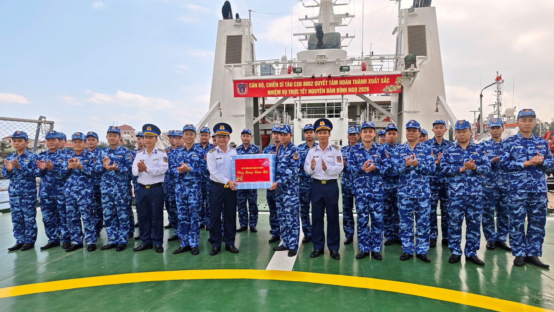 Chuyến tàu mùa xuân ra khơi giữ biển: Cảnh sát biển gác tết nơi đầu sóng- Ảnh 3.