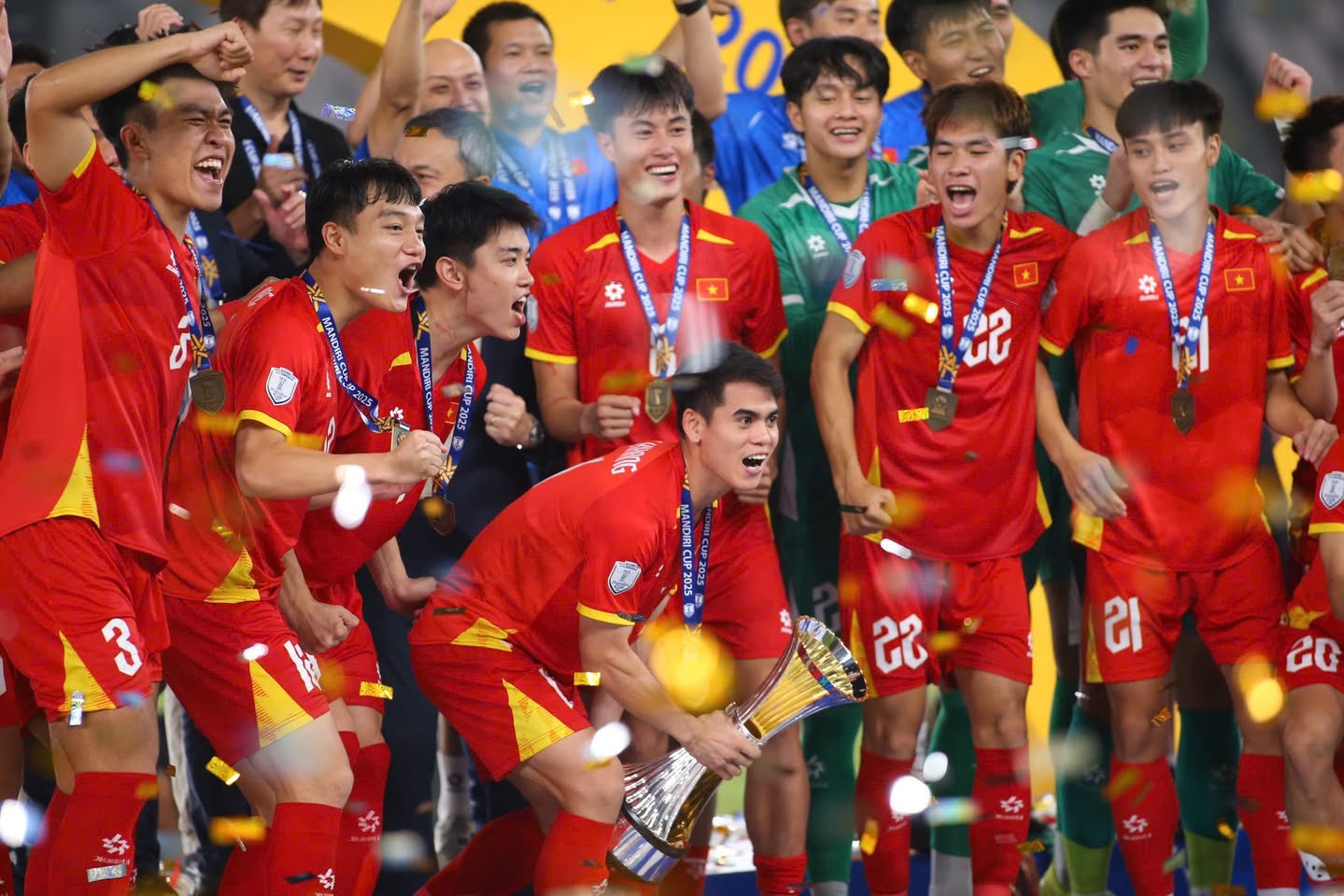 Profile đội trưởng U23 Việt Nam gây sốt U23 châu Á: Vào sân ghi bàn lạnh lùng, ngoài đời là 