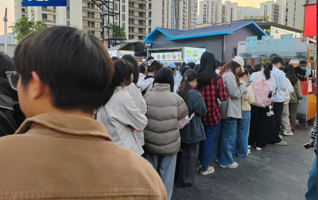 Cảnh tượng lạ lùng: Cả khu phố dùng chung một 1 QR thanh toán, khách kéo đến nườm nượp nhưng tiền không về tài khoản chủ quán- Ảnh 3.