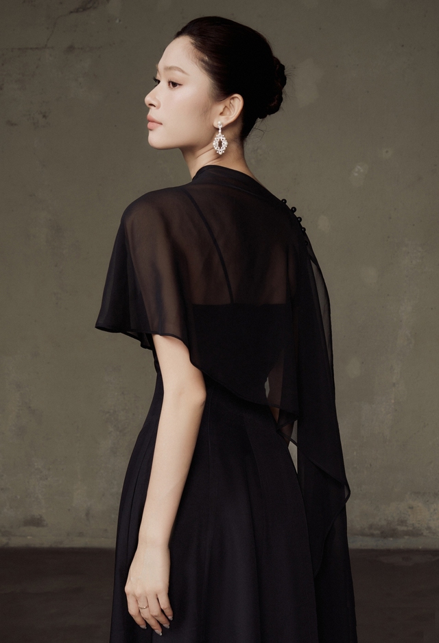 Đầm đen, lựa chọn an toàn nhưng nổi bật cho mọi bữa tiệc - Ảnh 5.