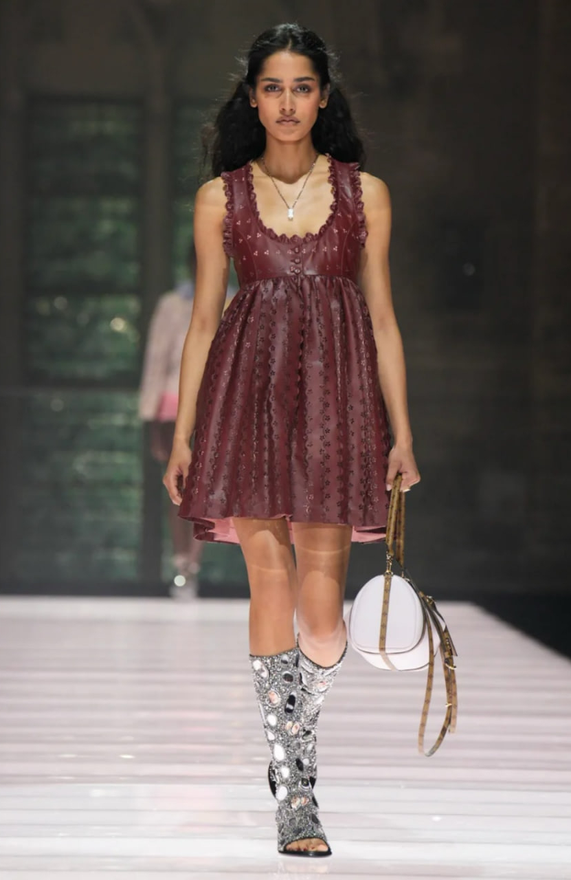 1 chiếc váy 2 số phận: Lisa trông sang còn Tống Thiến lạ lắm!- Ảnh 6.