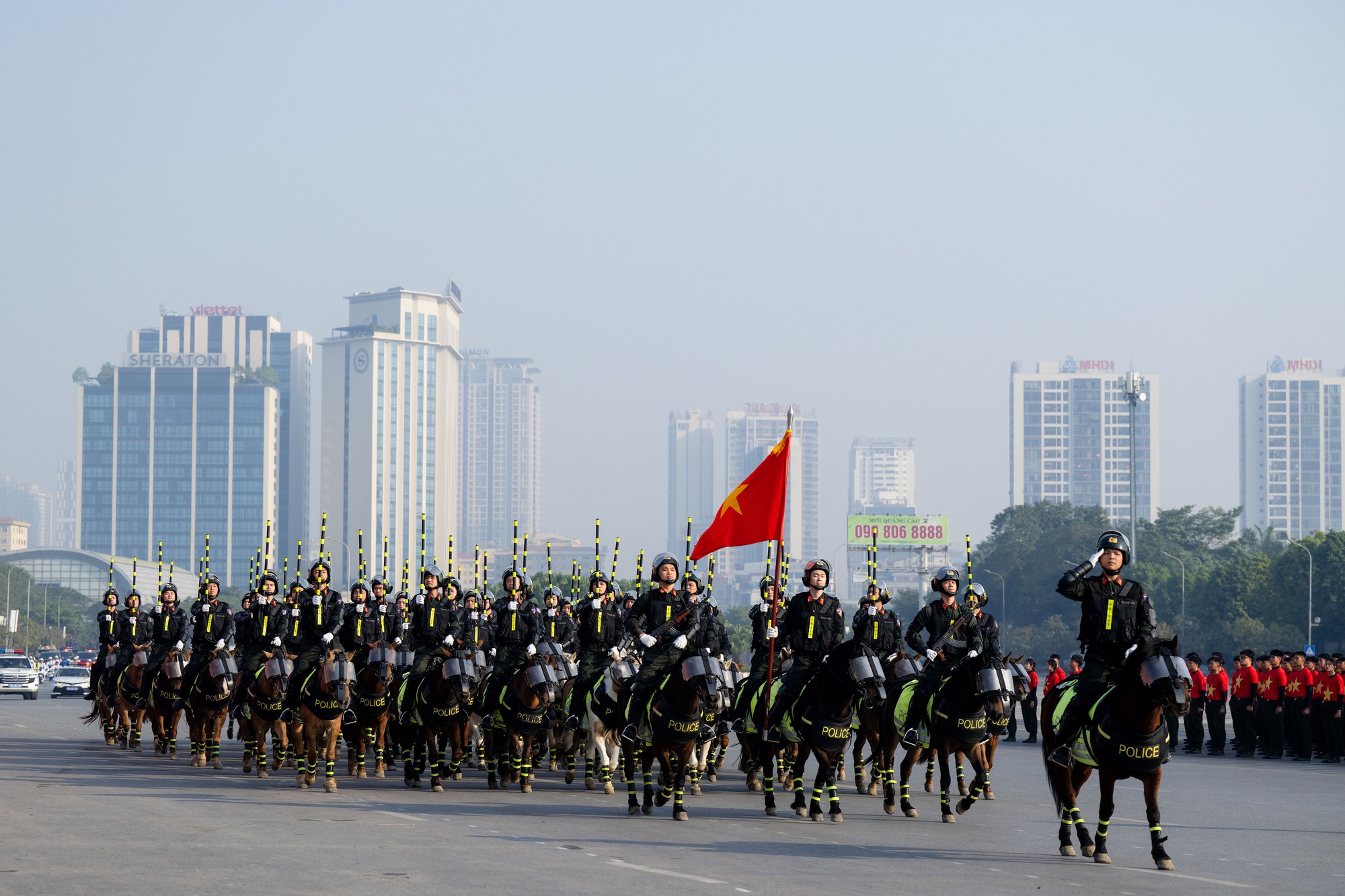 Toàn cảnh Lễ xuất quân và màn diễn tập hoành tráng bảo vệ an ninh Đại hội XIV tại Mỹ Đình- Ảnh 8. Toàn cảnh Lễ xuất quân và màn diễn tập hoành tráng bảo vệ an ninh Đại hội XIV tại Mỹ Đình- Ảnh 8.