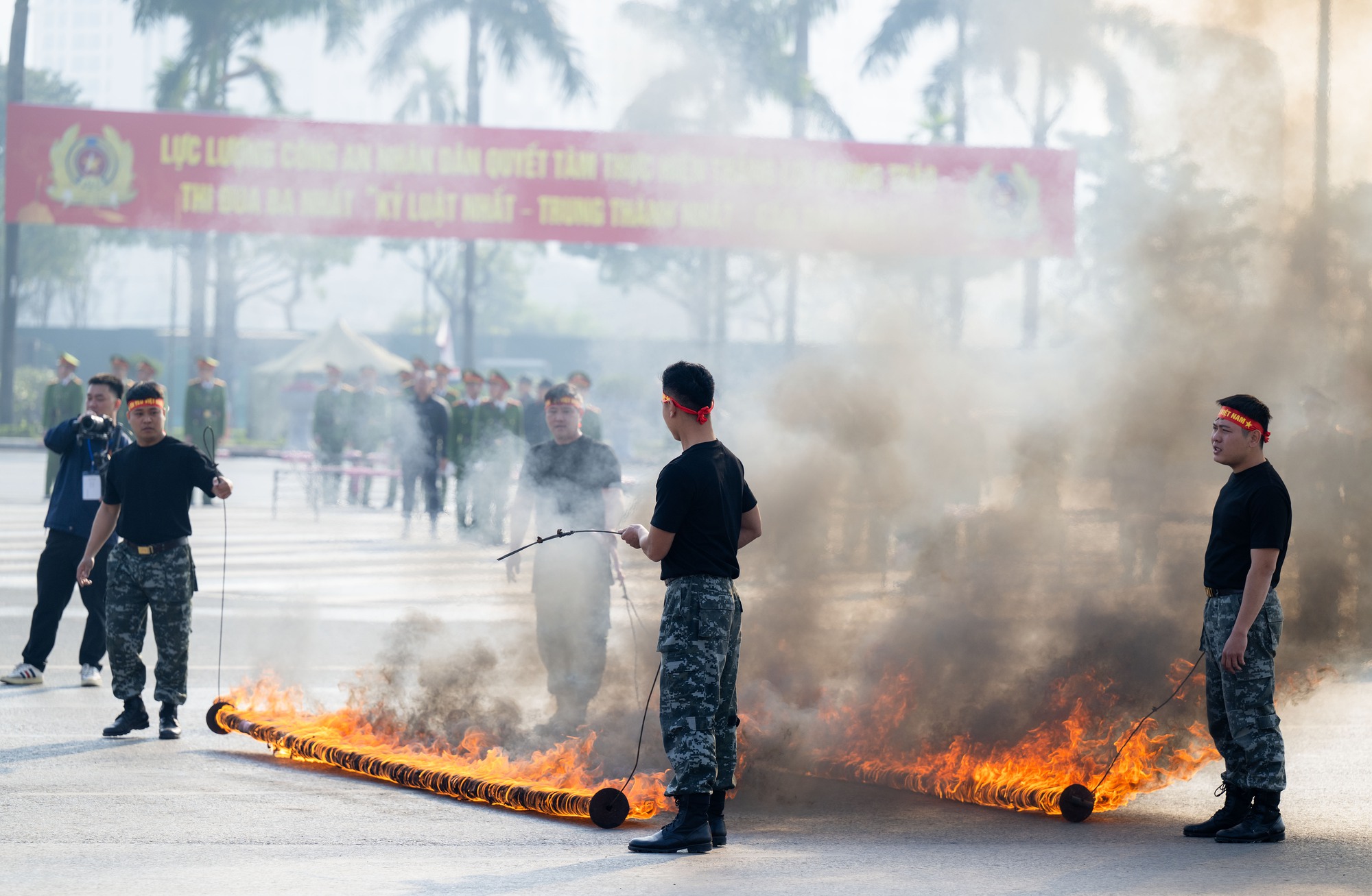 Toàn cảnh Lễ xuất quân và màn diễn tập hoành tráng bảo vệ an ninh Đại hội XIV tại Mỹ Đình- Ảnh 24. Toàn cảnh Lễ xuất quân và màn diễn tập hoành tráng bảo vệ an ninh Đại hội XIV tại Mỹ Đình- Ảnh 24.
