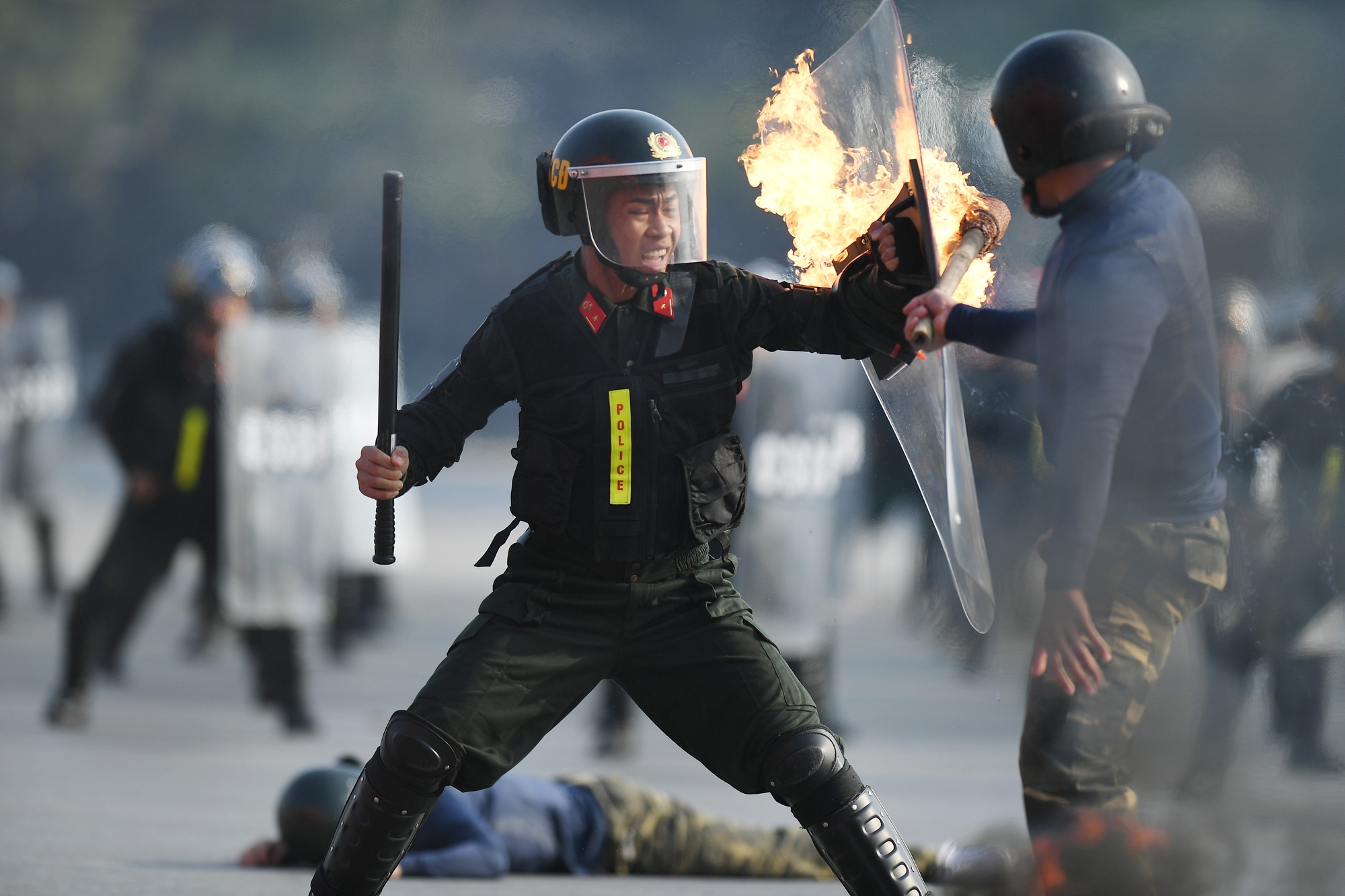 Toàn cảnh Lễ xuất quân và màn diễn tập hoành tráng bảo vệ an ninh Đại hội XIV tại Mỹ Đình- Ảnh 30. Toàn cảnh Lễ xuất quân và màn diễn tập hoành tráng bảo vệ an ninh Đại hội XIV tại Mỹ Đình- Ảnh 30.
