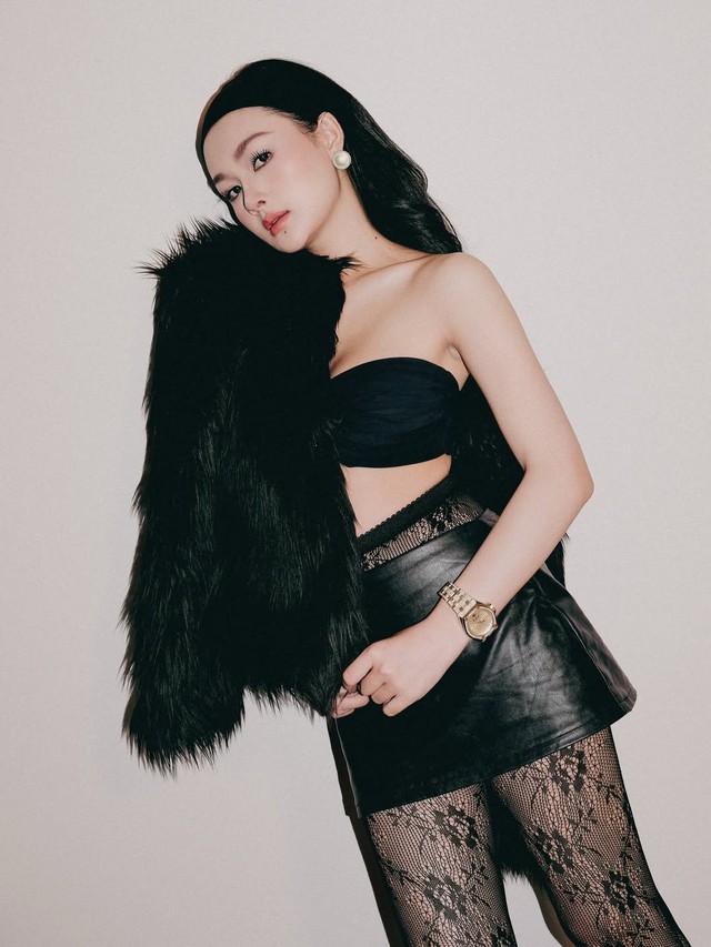 Đồng hồ mặt tròn, món phụ kiện 'nhỏ nhưng có võ'- Ảnh 3. Đồng hồ mặt tròn, món phụ kiện 'nhỏ nhưng có võ'- Ảnh 3.